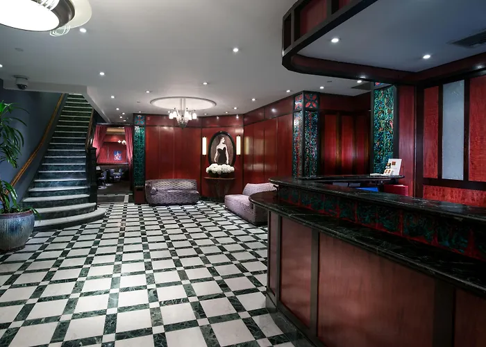 Hotel: Washington Square Hotel